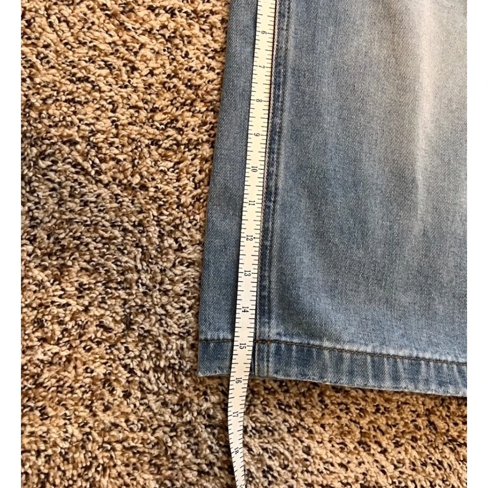 Cali 1850 Womens Distressed Denim Bermuda Shorts Light Wash Size 11/30 NWT